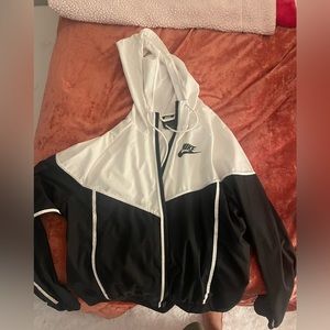 NIKE women’s windbreaker